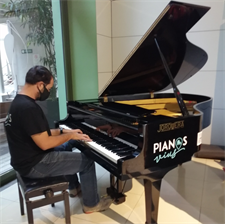 Pianos Vius carries the music to hospitals
