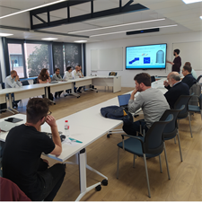 Training for researchers: ´Elevator pitches´ for postdocs presentations