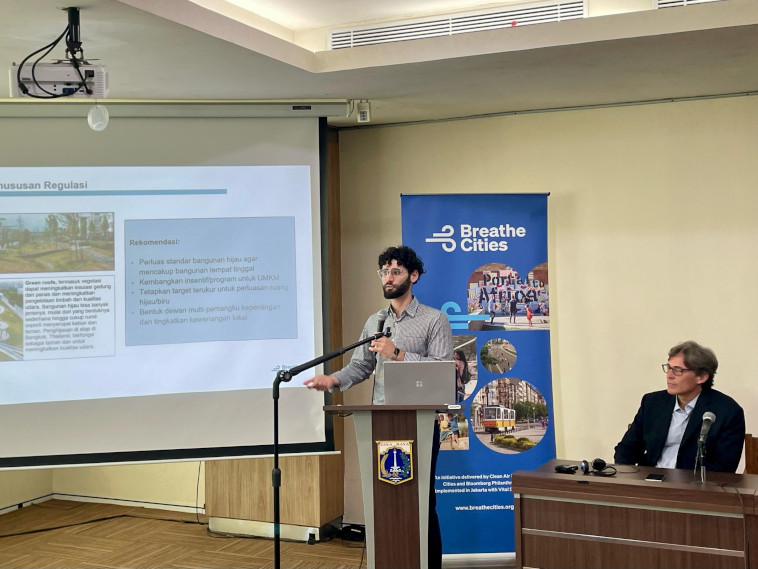 Tomas Henriquez during his intervention at the Jakarta workshop on Low Emission Zones