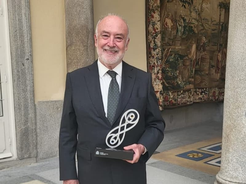 Prof Eugenio Oñate receiving the Spanish National Research Award 2024